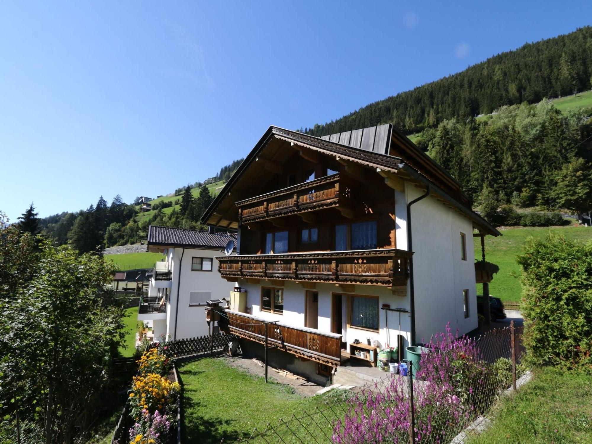 Apartment In Mayrhofen With A Balcony 외부 사진