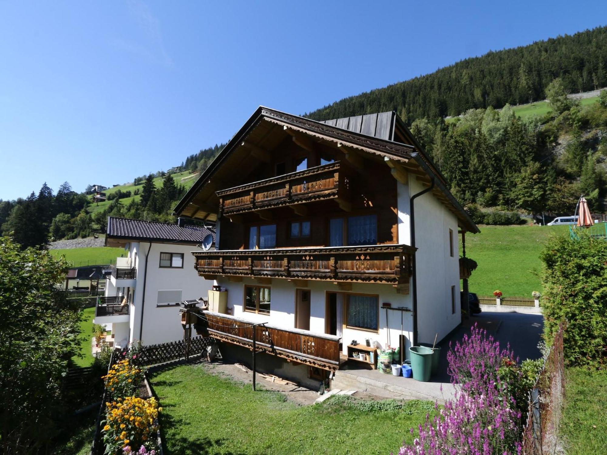 Apartment In Mayrhofen With A Balcony 외부 사진
